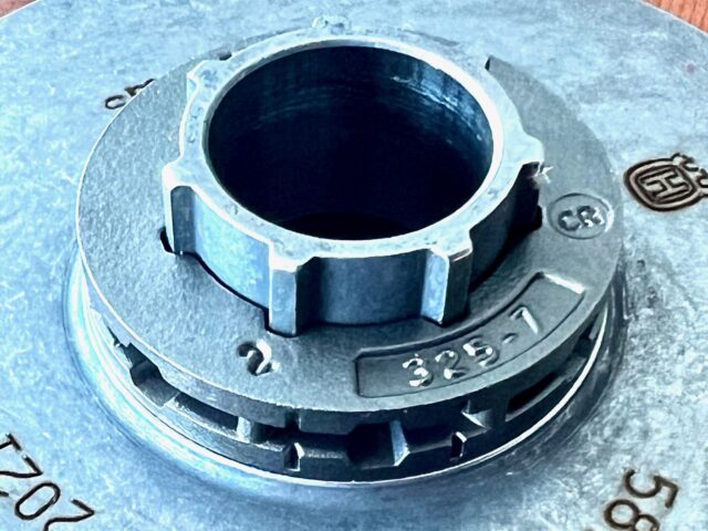 575 26 10-09 Husqvarna 325 x7 tooth Rim and Sprocket [Fits 560XP ONLY AFTER Serial Num 20202200049] - Image 4