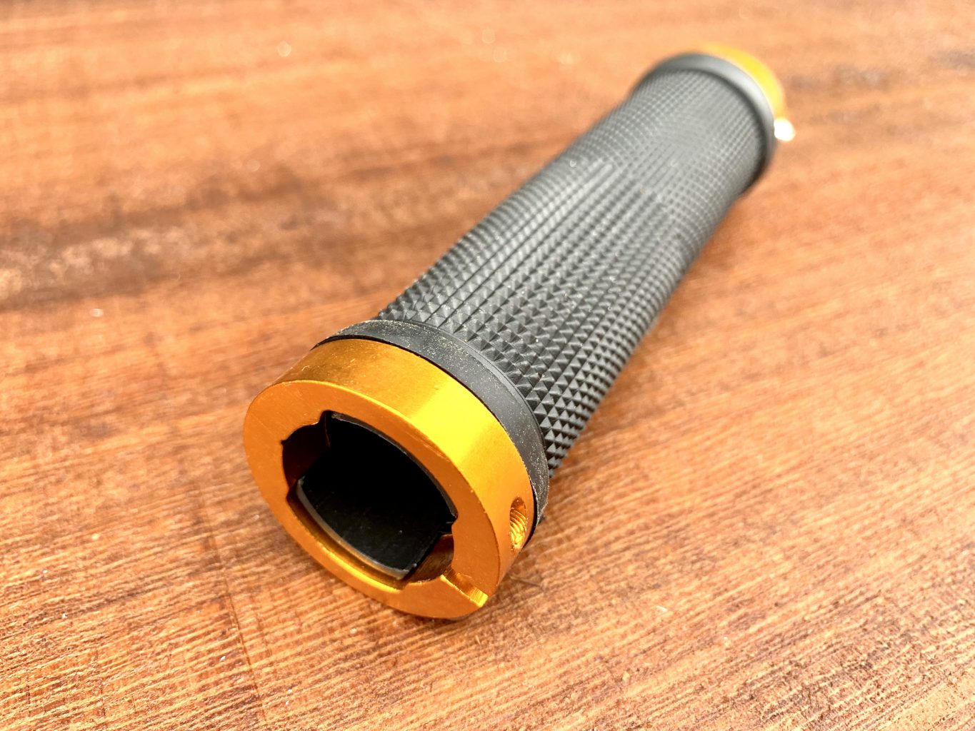 CM009C Gold handle grip. Gold handle grip fixes to control tube handle